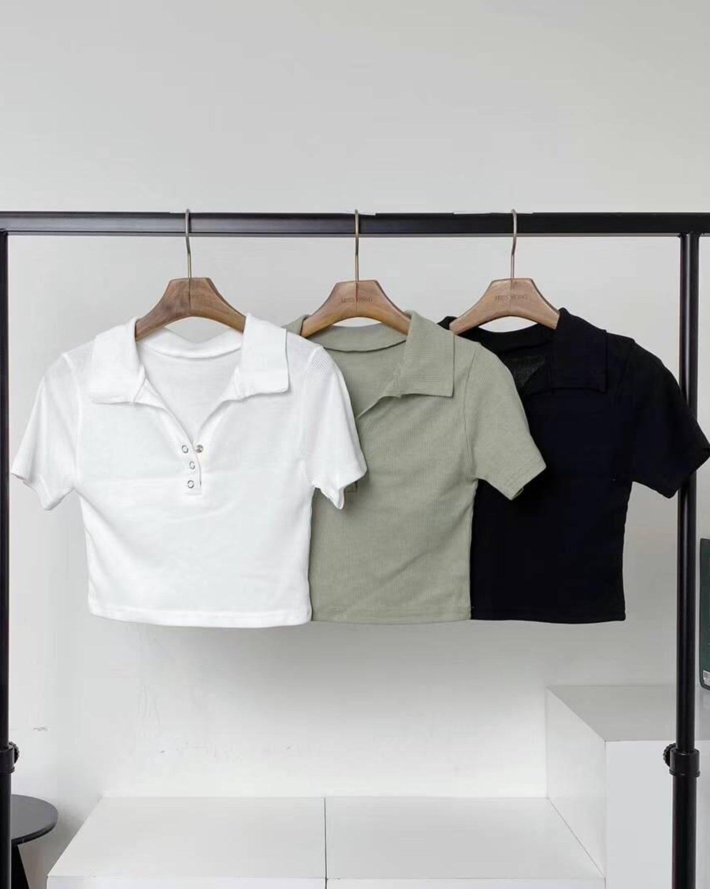 【顯身材.ᐟ.ᐟ 】小𝗣𝗼𝗹𝗼領彈性𝗖𝗿𝗼𝗽 (𝗦𝗵𝗼𝗿𝘁 𝗩𝗲𝗿)