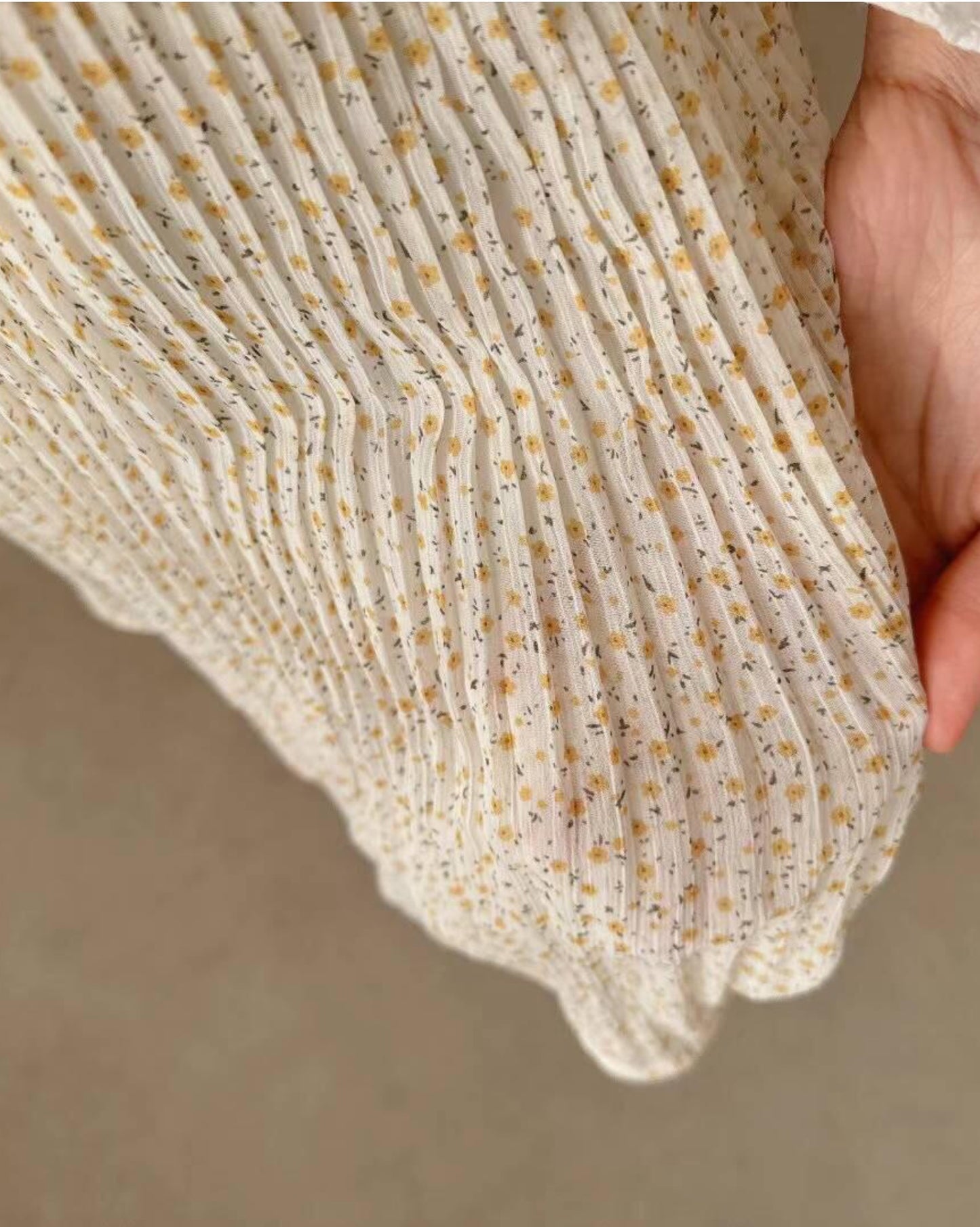 【٩(^ᗜ^ )و ´-高詢問度.ᐟ.彈力靚靚碎花~修𝗦𝗵𝗮𝗽𝗲~】小碎花百摺裙仔 (𝗩𝗲𝗿 𝟮.)