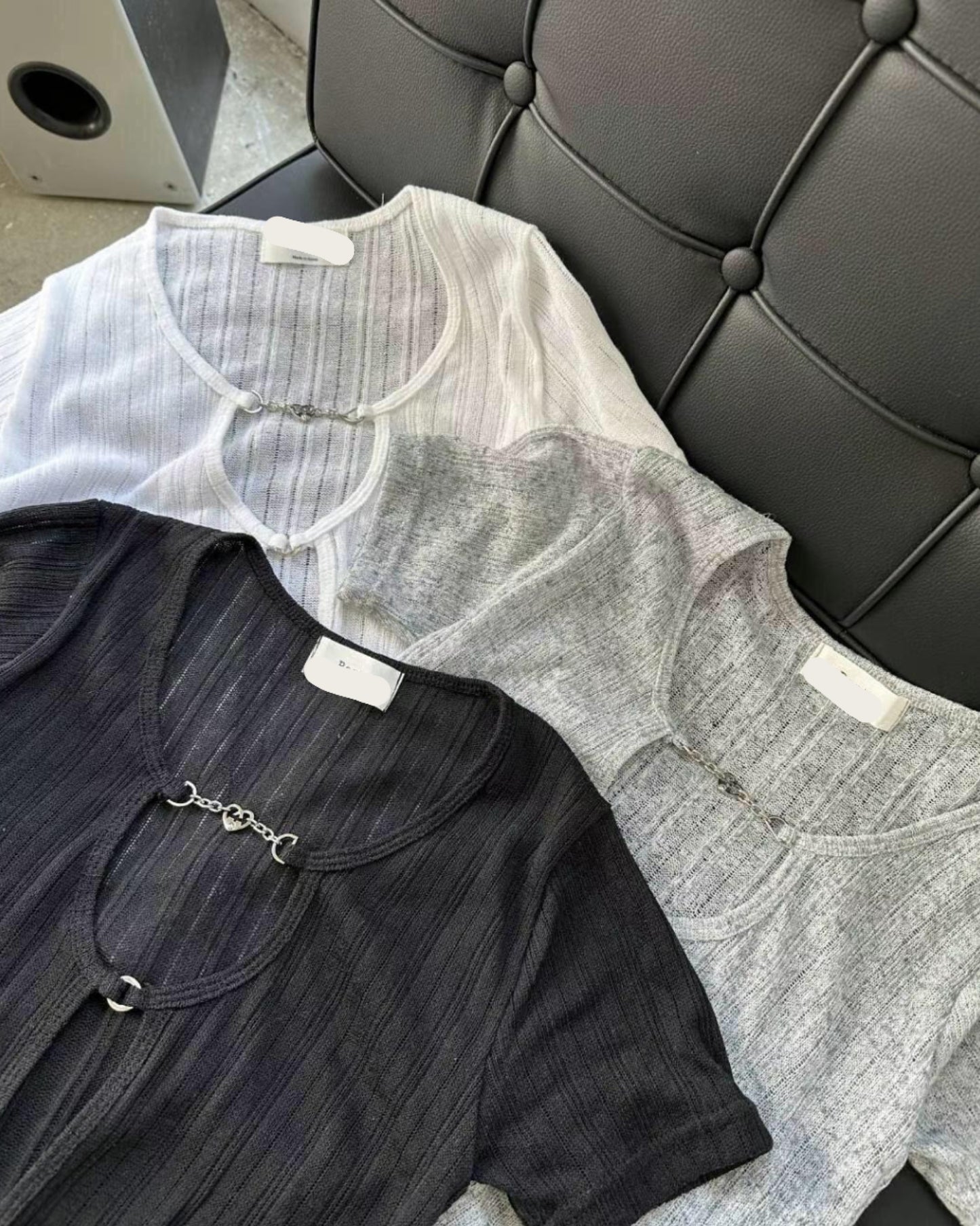 【韓國大熱+ 𝗬𝟮𝗞 𝗛𝗲𝗮𝗿𝘁 𝗖𝗵𝗮𝗶𝗻.ᐟ.ᐟ】𝗗𝗼𝘂𝗯𝗹𝗲金扣子𝗧𝗼𝗽 (𝗦𝗵𝗼𝗿𝘁 𝗩𝗲𝗿)