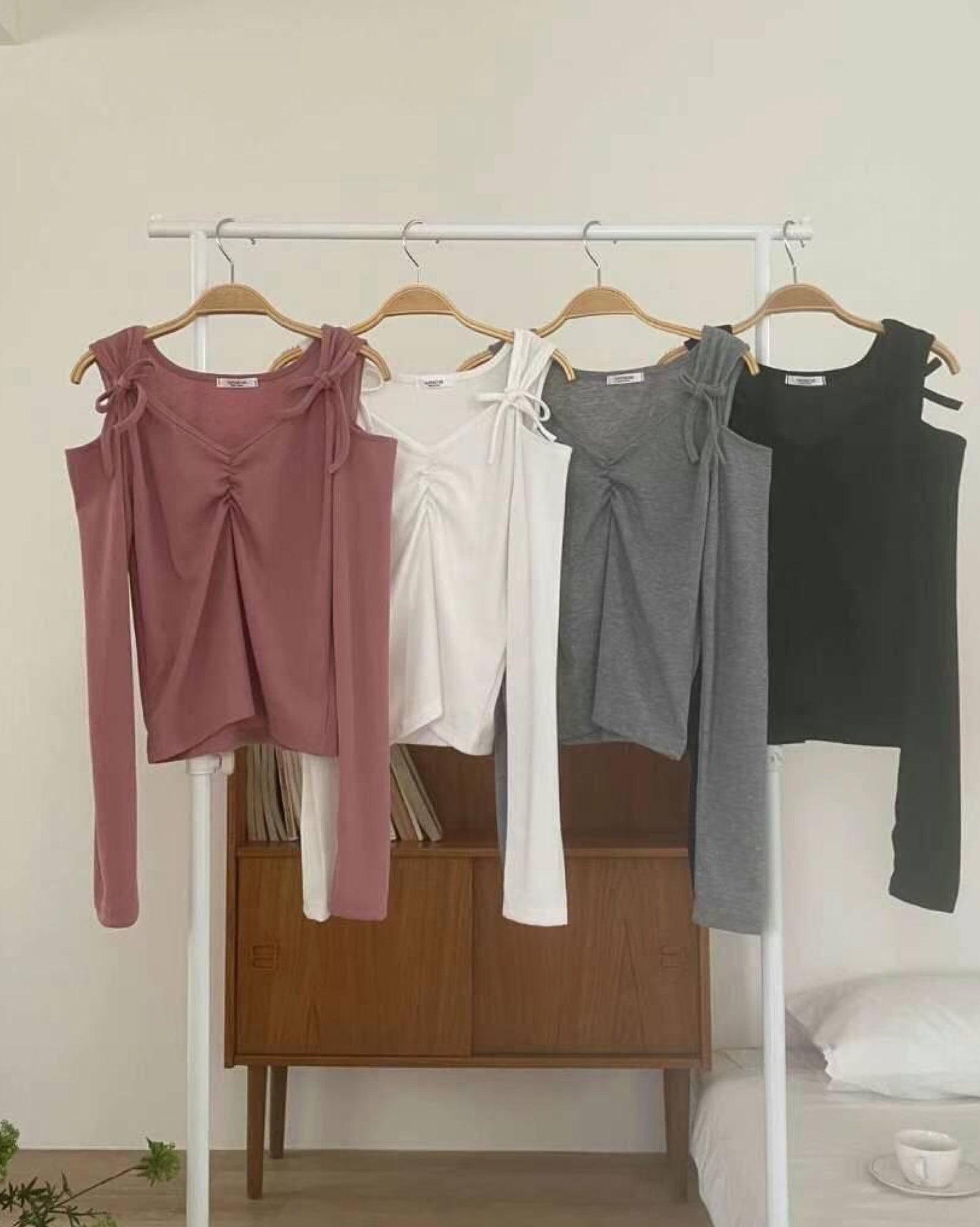 【早鳥價 | 自動露肩.ᐟ.ᐟ】𝗩 𝗦𝗵𝗼𝘂𝗹𝗱𝗲𝗿 𝗧𝗼𝗽