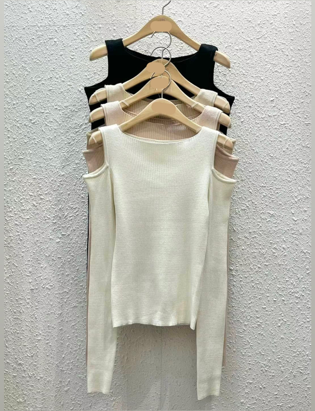 【 早鳥價 | +條條顯瘦紋~】𝗦𝘁𝗿𝗶𝗽𝗲𝗱 𝗢𝗻𝗲 𝗧𝗼𝗽