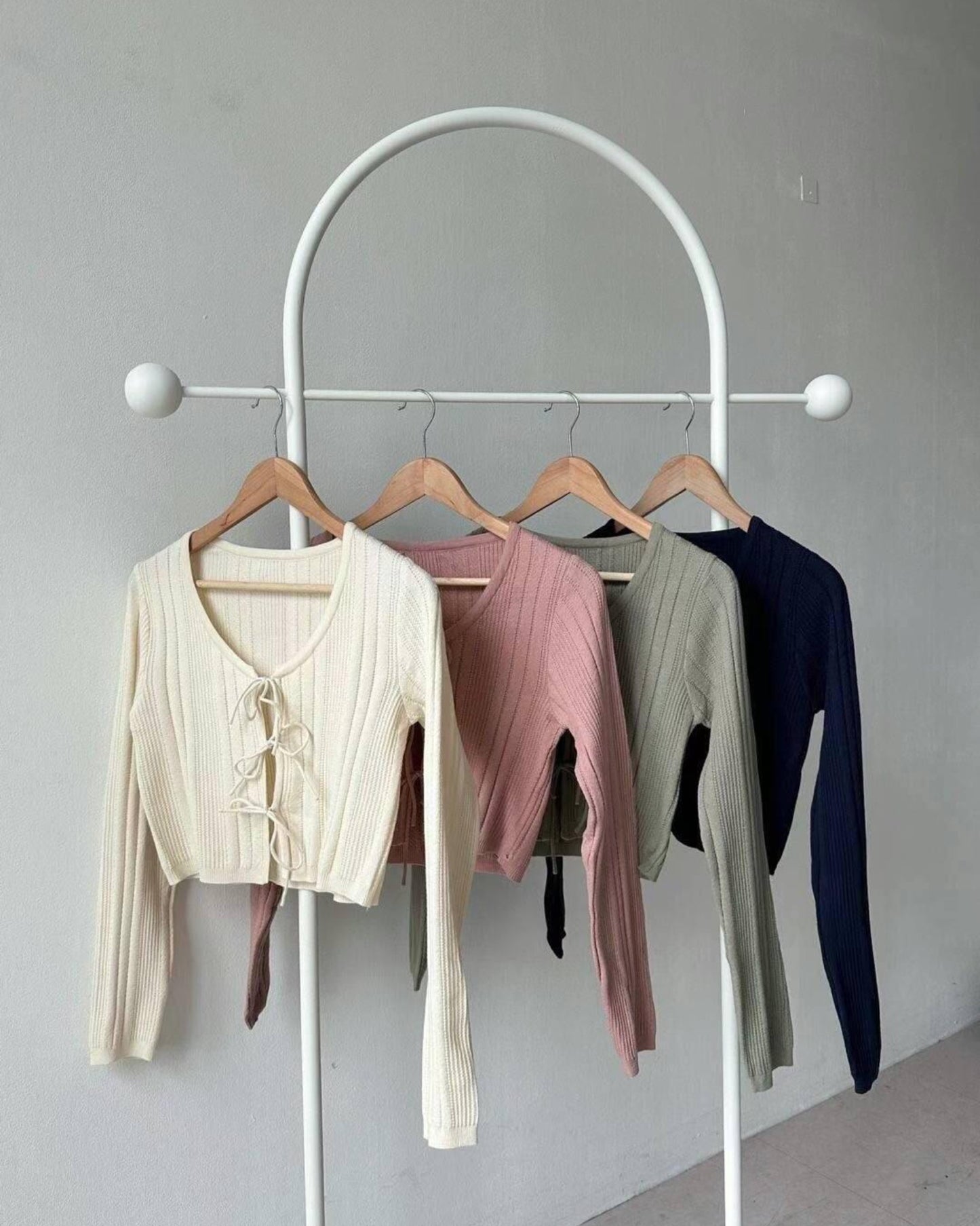 【精緻度爆表 𝗫 暗紋蝴蝶結~】𝗟𝗼𝘃𝗲 𝗗𝗶𝘃𝗲 𝗧𝗼𝗽