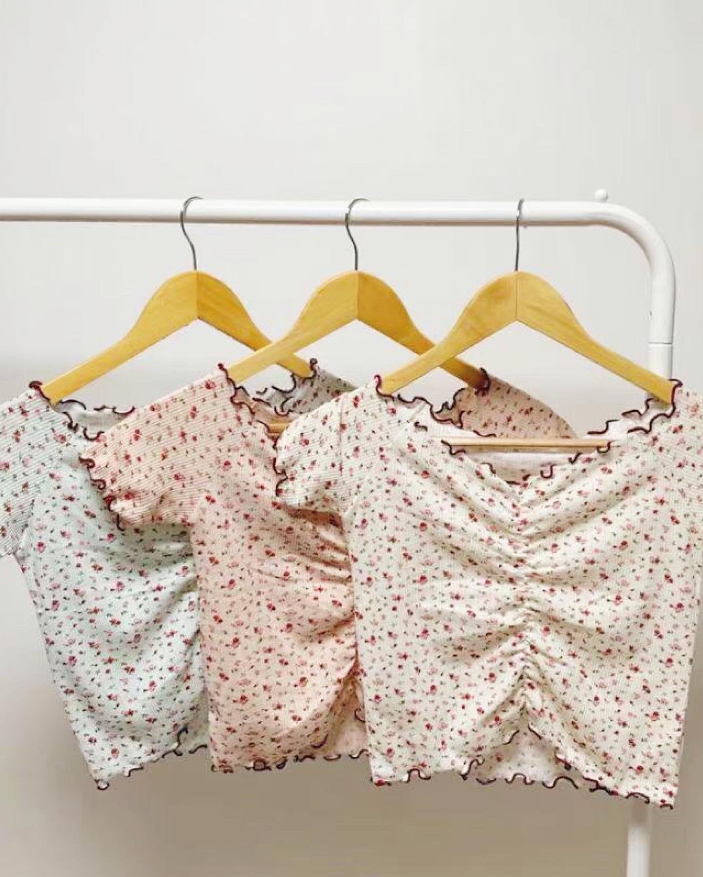 【♥︎⁺‧₊˚露肩小性感 滿滿碎花感~】𝟮 𝗪𝗮𝘆𝘀 𝗙𝗹𝗼𝗿𝗮𝗹 𝗧𝗼𝗽