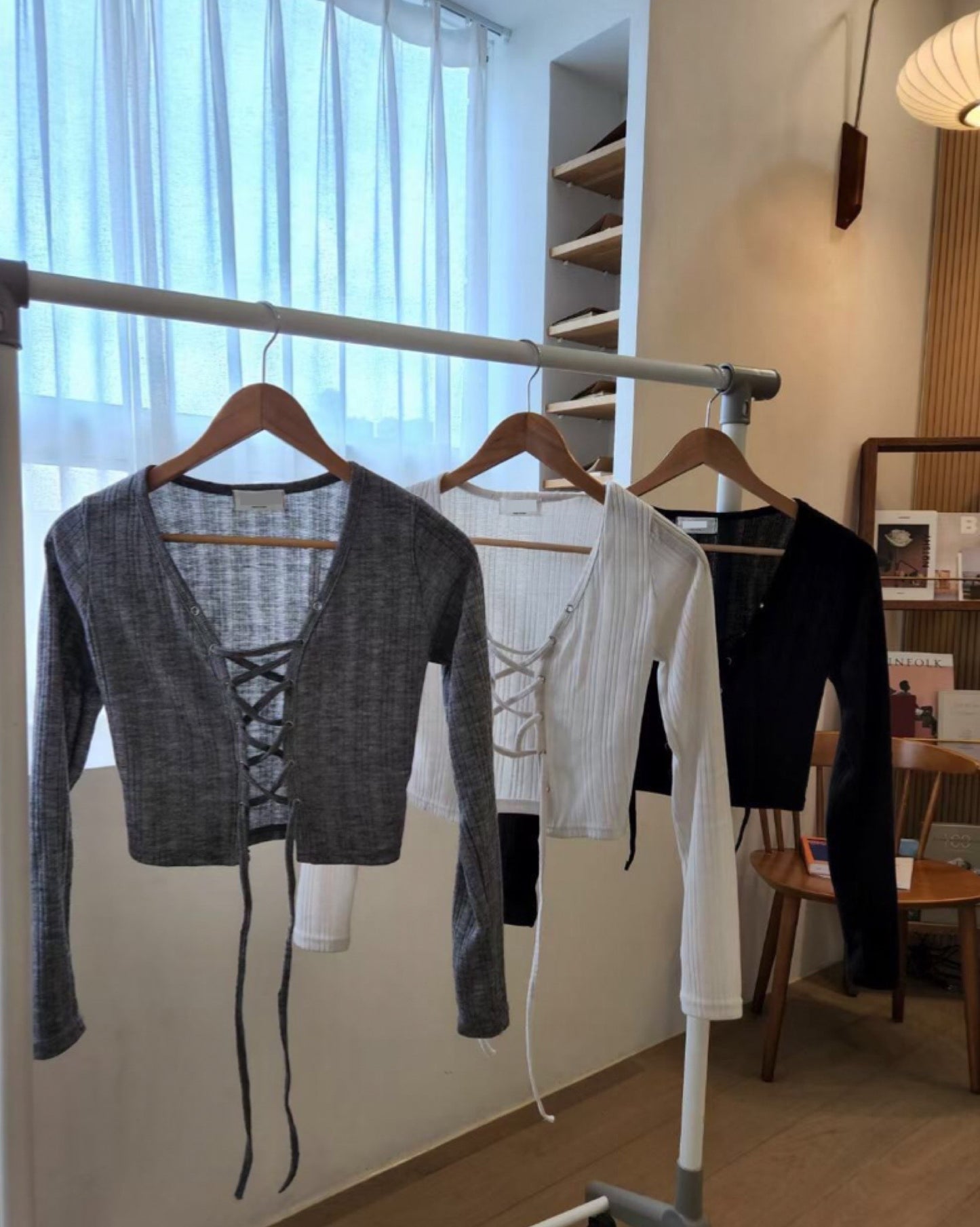 【靚靚交叉綁帶𝘄𝗶𝘁暗紋 ! ✨】小交叉綁帶𝗧𝗼𝗽