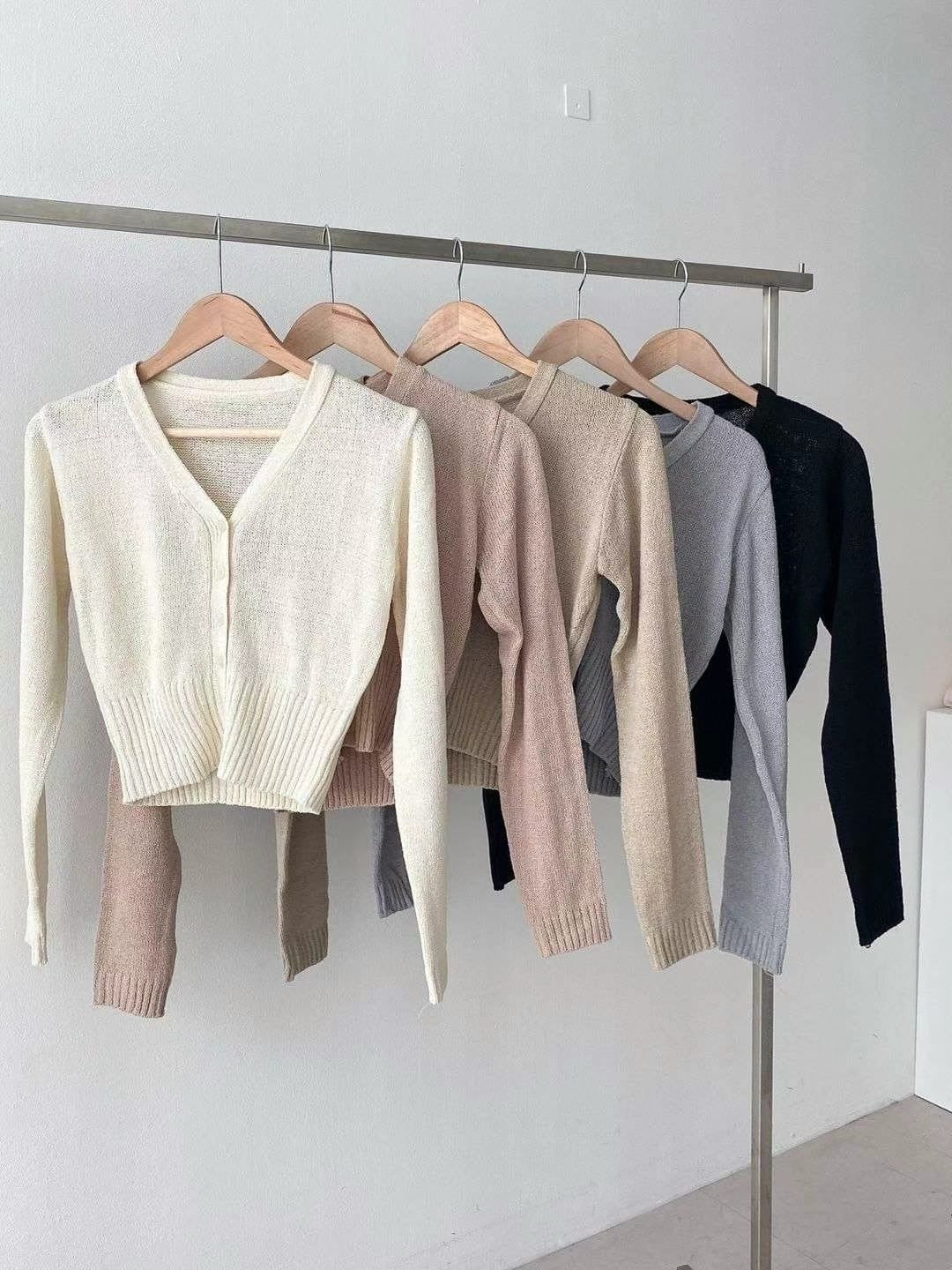 【 ˚₊‧꒰ა 𓂋 ໒꒱ ‧₊˚針織爆表  超美卡其色🤎 早鳥價】𝗦𝘄𝗲𝗲𝘁 𝗟𝗼𝘃𝗲 𝗖𝗮𝗿𝗱𝗶𝗴𝗮𝗻 𝗧𝗼𝗽