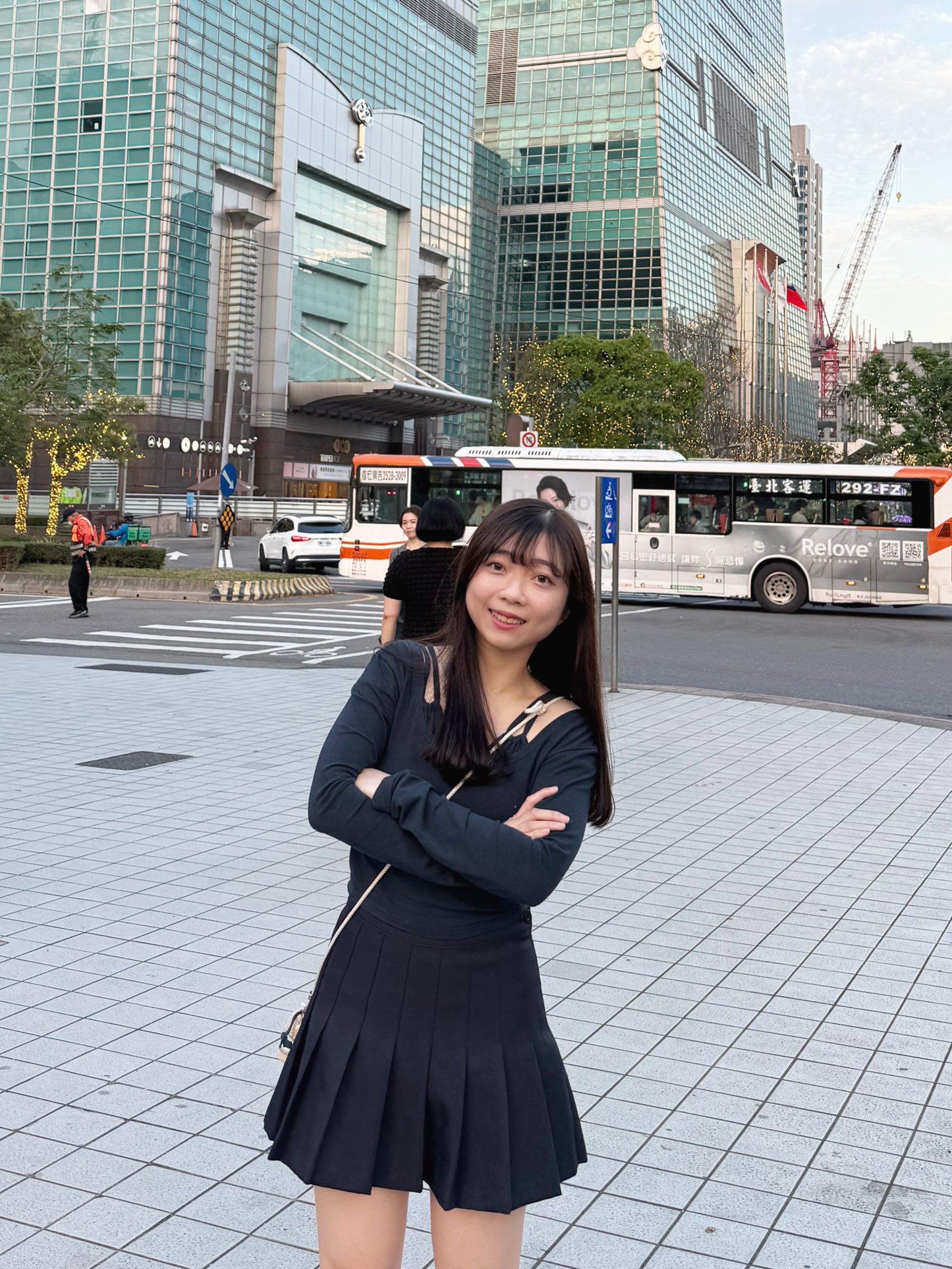 【ִֶָ𓂃 ࣪ ִֶָ🦢་༘࿐四季傘裙 後面扣拉鏈 🤎 韓店推薦 ！𝟮 𝗦𝗶𝘇𝗲！】扣扣高腰傘裙