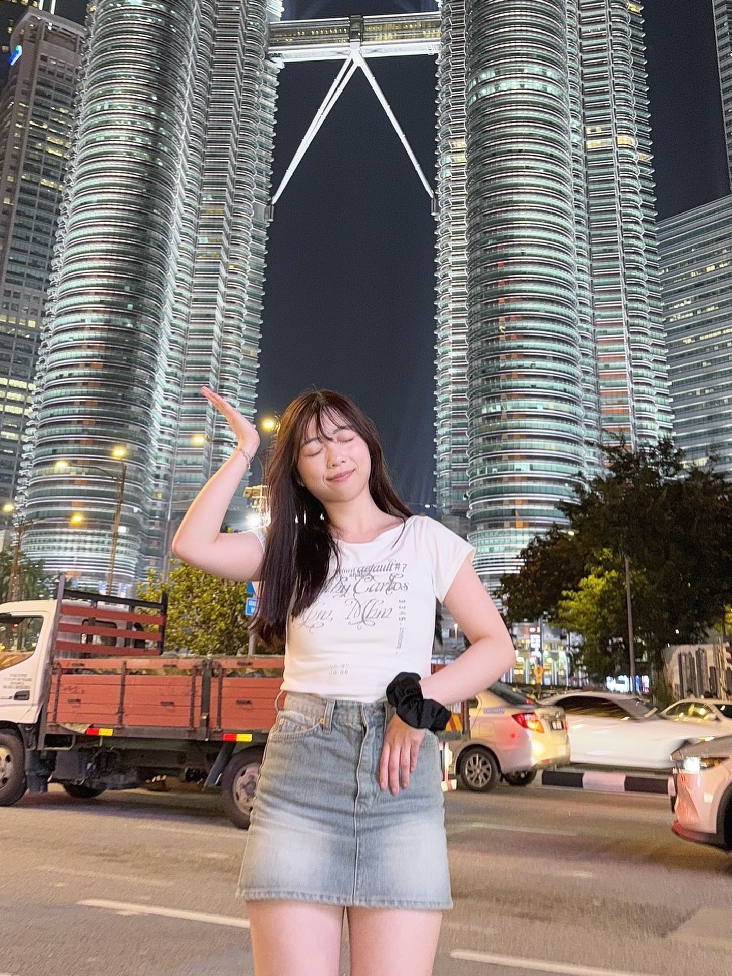 【 𝗛𝗞𝗱 𝟭𝟬𝟵 ﻿！顯瘦！甜美斜肩！】 𝗦𝗵𝘂𝘁 𝗢𝗳𝗳 𝗧𝗼𝗽