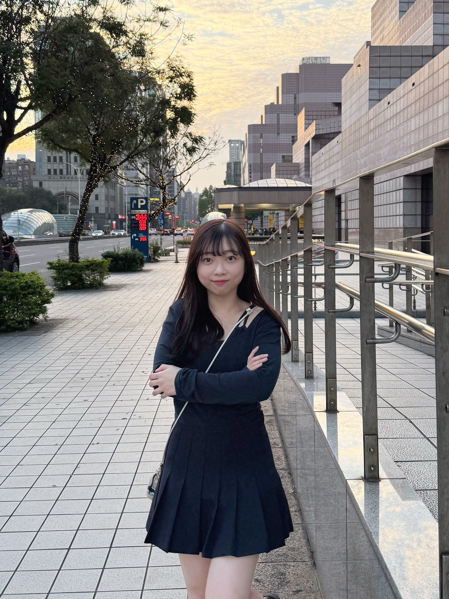 【ִֶָ𓂃 ࣪ ִֶָ🦢་༘࿐四季傘裙 後面扣拉鏈 🤎 韓店推薦 ！𝟮 𝗦𝗶𝘇𝗲！】扣扣高腰傘裙