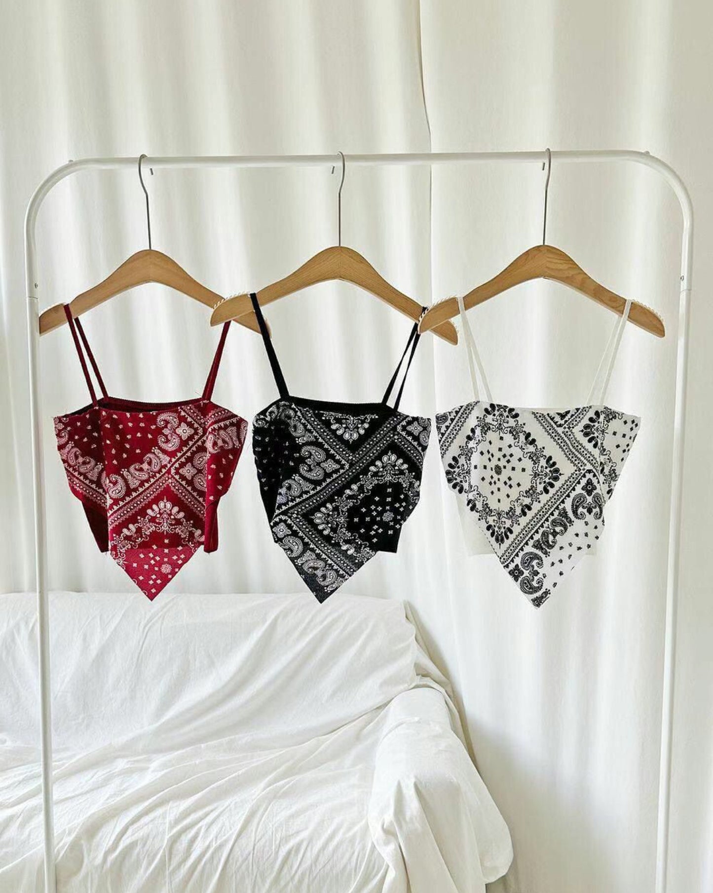 【 𝗛𝗞𝗱 𝟵𝟵 ﻿區 | 小倒三角設計.ᐟ.ᐟ】倒三角花紋𝗧𝗼𝗽