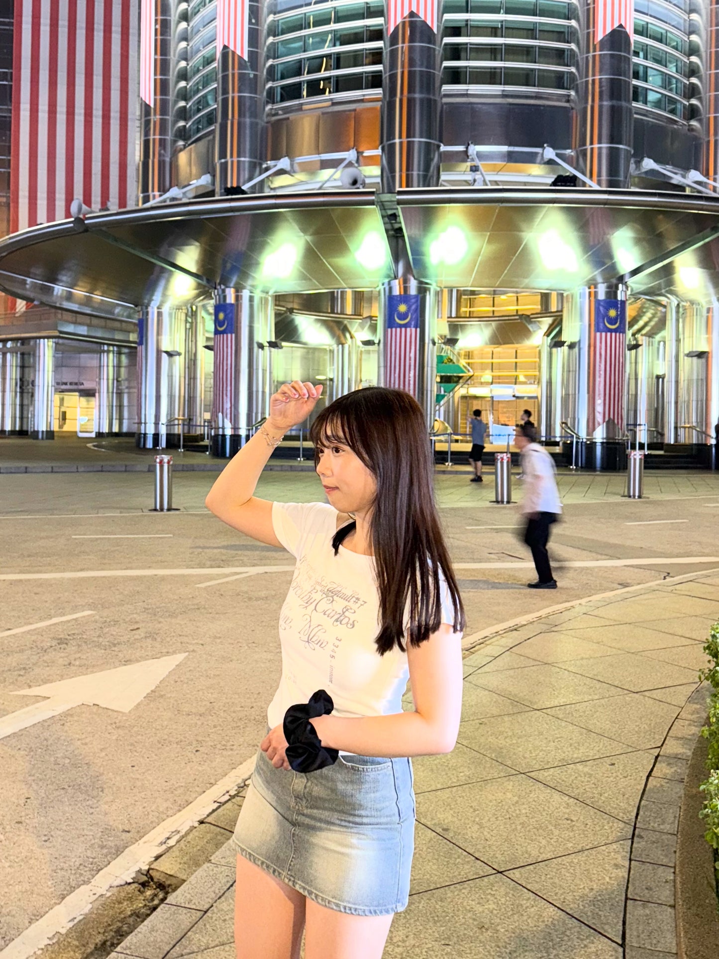 【 𝗛𝗞𝗱 𝟭𝟬𝟵 ﻿！顯瘦！甜美斜肩！】 𝗦𝗵𝘂𝘁 𝗢𝗳𝗳 𝗧𝗼𝗽