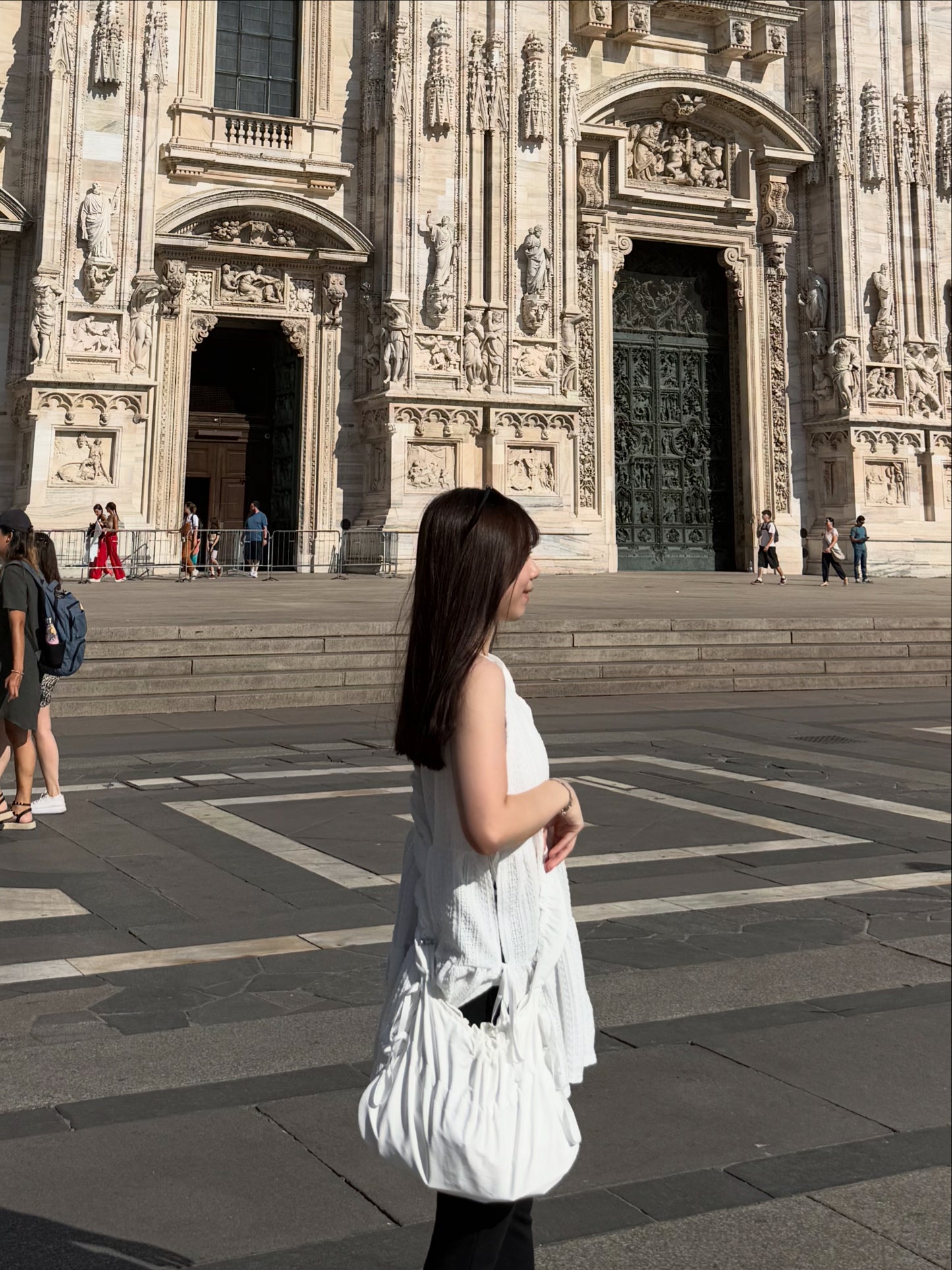 【$𝟵𝟵﻿ 全現貨𝗣𝗜𝗖𝗞❤️‍🩹重新造貨！ ！百搭+易駕馭 特別白色奶油🍦🍦】軟腍腍餃子袋