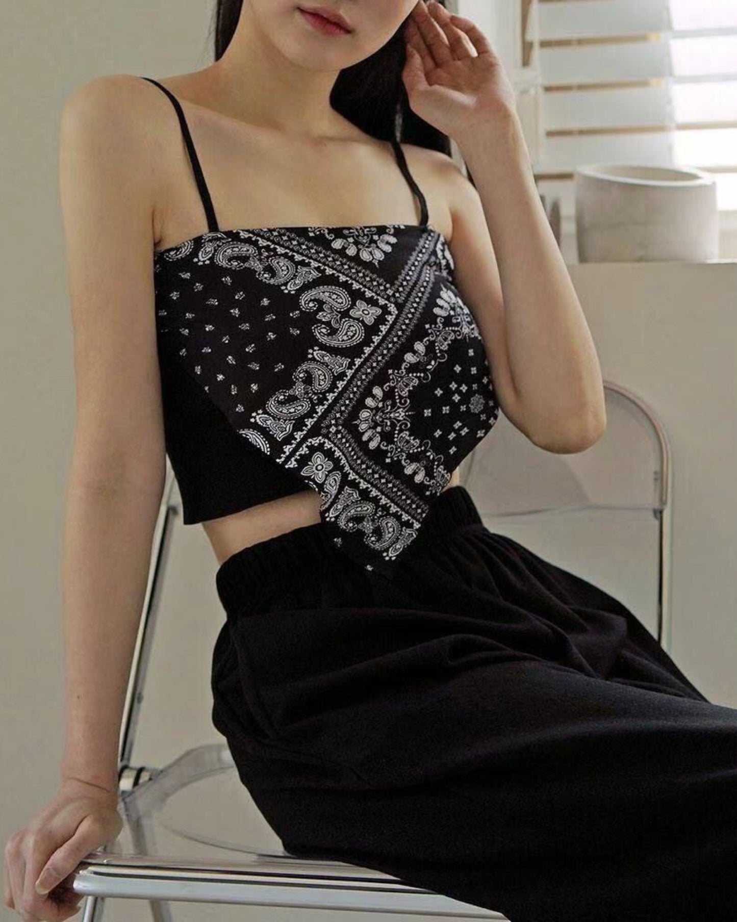 【 𝗛𝗞𝗱 𝟵𝟵 ﻿區 | 小倒三角設計.ᐟ.ᐟ】倒三角花紋𝗧𝗼𝗽