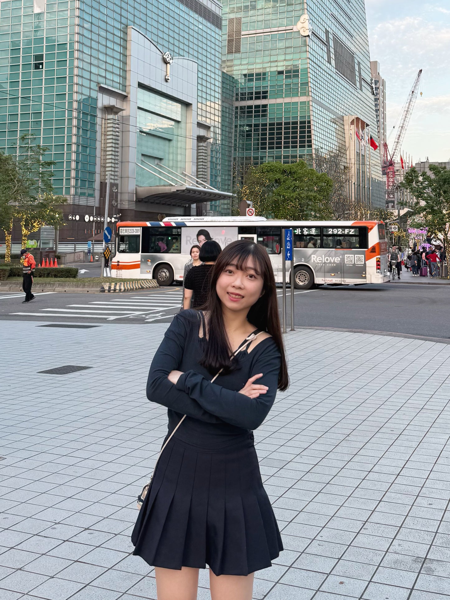 【ִֶָ𓂃 ࣪ ִֶָ🦢་༘࿐四季傘裙 後面扣拉鏈 🤎 韓店推薦 ！𝟮 𝗦𝗶𝘇𝗲！】扣扣高腰傘裙