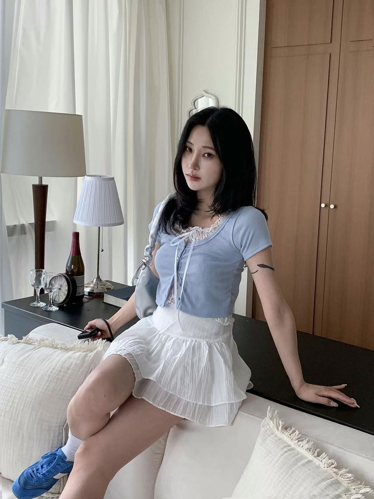 【 ⁼³₌₃⁼³ 甜美𝗚𝗜𝗥𝗟˙🍓  驚喜蕾絲 短版𝗧𝗼𝗽】𝗖𝗵𝗲𝗿𝗿𝘆 𝗕𝗹𝗼𝘀𝘀𝗼𝗺 𝗧𝗼𝗽