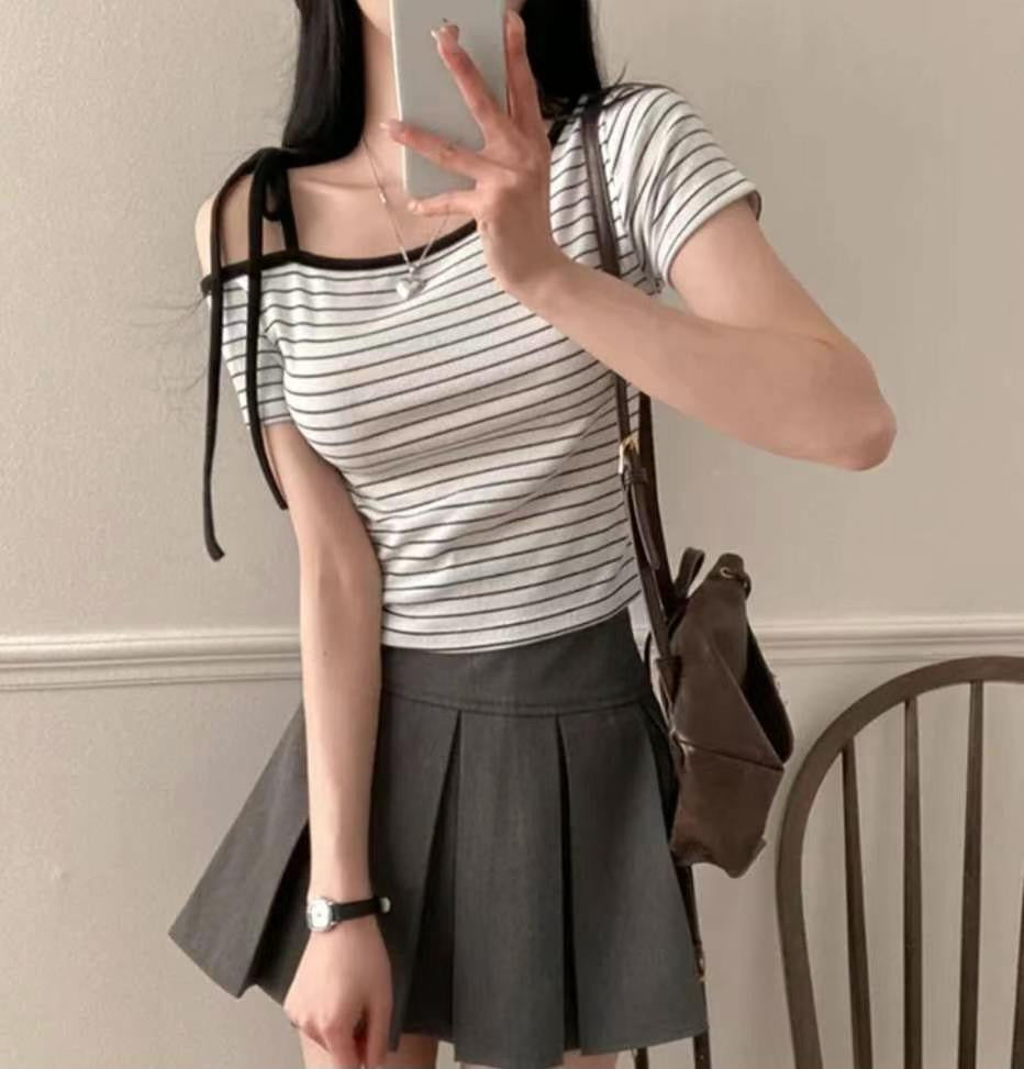 【𝗛𝗞𝗱 𝟵𝟵 ദ്ദി(„• ֊ •„) 綁帶露肩ּ  ֶָ֢.ּ】𝗖𝗵𝗲𝗰𝗸𝗲𝗿𝗲𝗱 𝗢𝗳𝗳-𝗦𝗵𝗼𝘂𝗹𝗱𝗲𝗿 𝗧𝗼𝗽