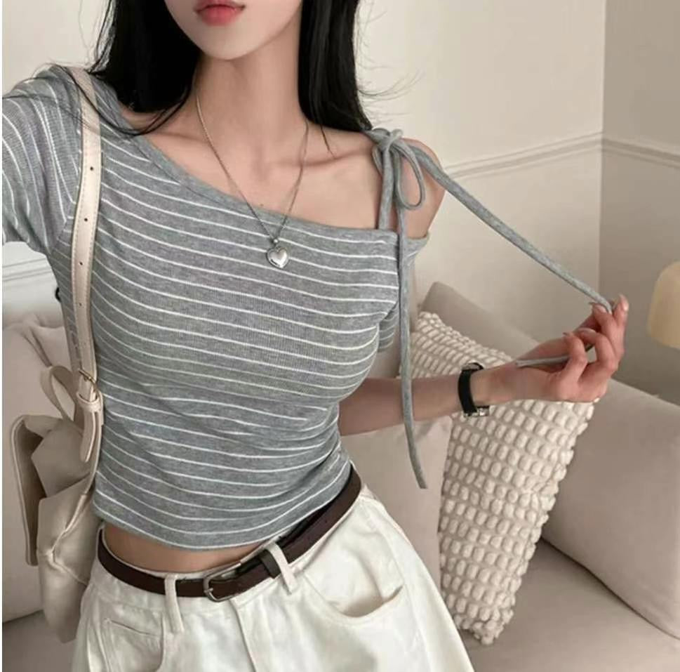 【𝗛𝗞𝗱 𝟵𝟵 ദ്ദി(„• ֊ •„) 綁帶露肩ּ  ֶָ֢.ּ】𝗖𝗵𝗲𝗰𝗸𝗲𝗿𝗲𝗱 𝗢𝗳𝗳-𝗦𝗵𝗼𝘂𝗹𝗱𝗲𝗿 𝗧𝗼𝗽