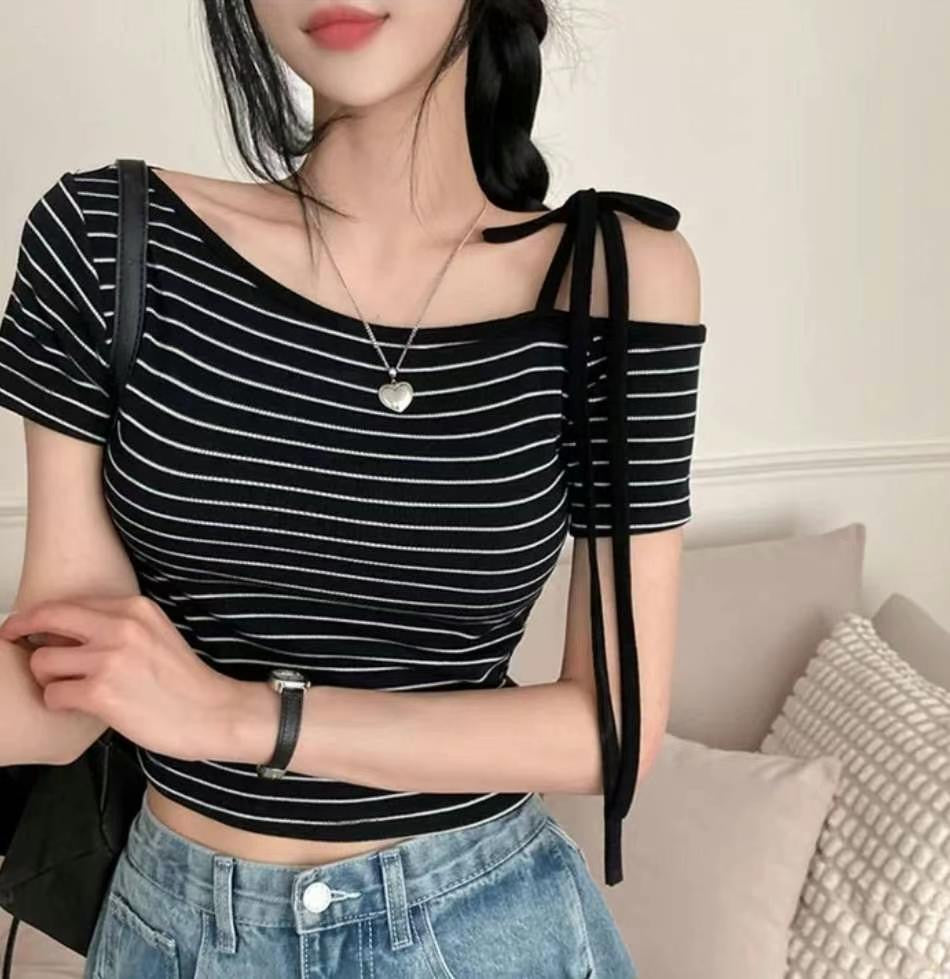 【𝗛𝗞𝗱 𝟵𝟵 ദ്ദി(„• ֊ •„) 綁帶露肩ּ  ֶָ֢.ּ】𝗖𝗵𝗲𝗰𝗸𝗲𝗿𝗲𝗱 𝗢𝗳𝗳-𝗦𝗵𝗼𝘂𝗹𝗱𝗲𝗿 𝗧𝗼𝗽