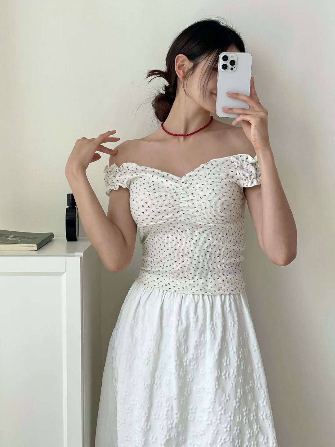 【 🌼 皺摺小雛菊紋吊帶 夏日𝗩𝗜𝗕𝗘 𝗨𝗣 ₊˚ʚ 🌱 ₊˚✧ ﾟ.早鳥！ 】小雛菊彈力兩著上衣