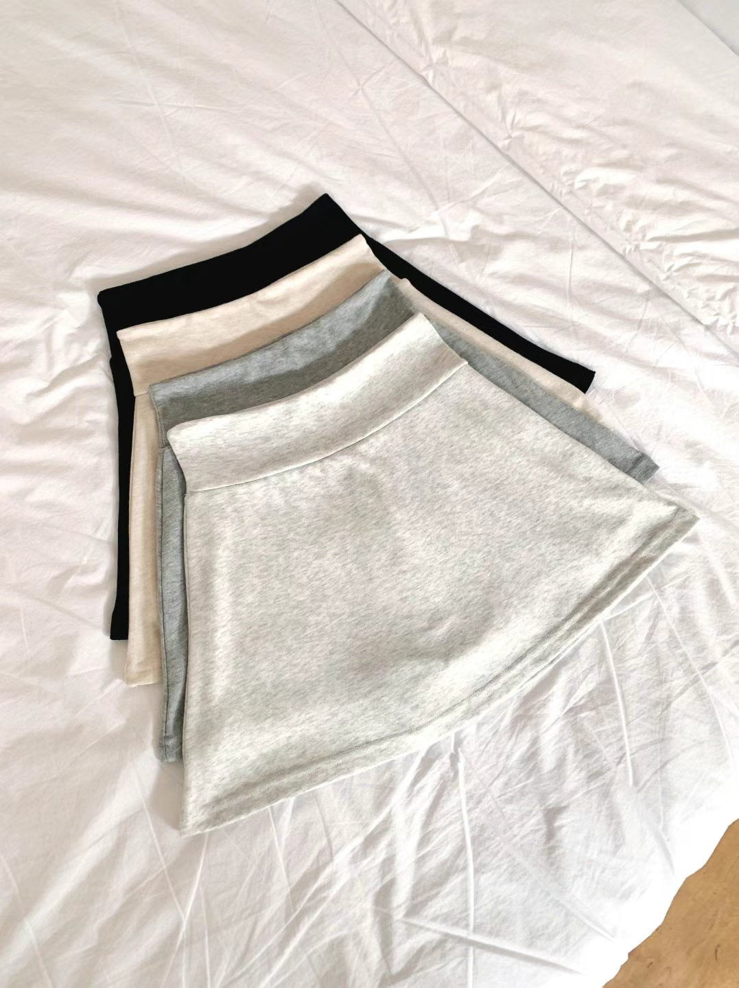 【高腰～超美傘型～𝗢𝗮𝘁𝗺𝗶𝗹𝗸色推🥛🌾日常裙褲 ദ്ദി ˉ͈̀꒳ˉ͈́ )✧早鳥】𝗣𝗹𝗮𝗶𝗻 𝗜𝗰𝘆 𝗦𝗸𝗶𝗿𝘁 (連褲子)