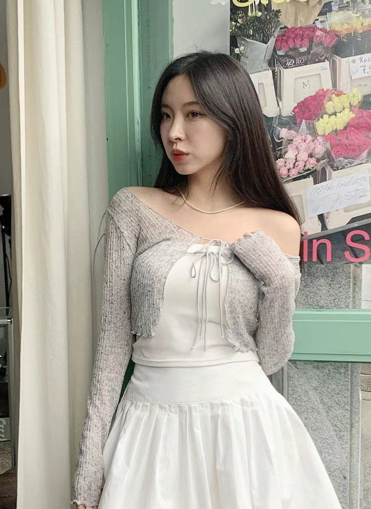 【≼‧₊˚♪ 𝄞₊˚⊹人氣第二版上架🧸長版輕盈 𝗥𝗜𝗕𝗕𝗢𝗡 𝗚𝗜𝗥𝗟🎀⋆】𝗣𝗿𝗲𝘁𝘁𝘆 𝗢𝗳𝗳-𝗦𝗵𝗼𝘂𝗹𝗱𝗲𝗿 𝗝𝗞(𝗩𝗲𝗿 𝟮.)