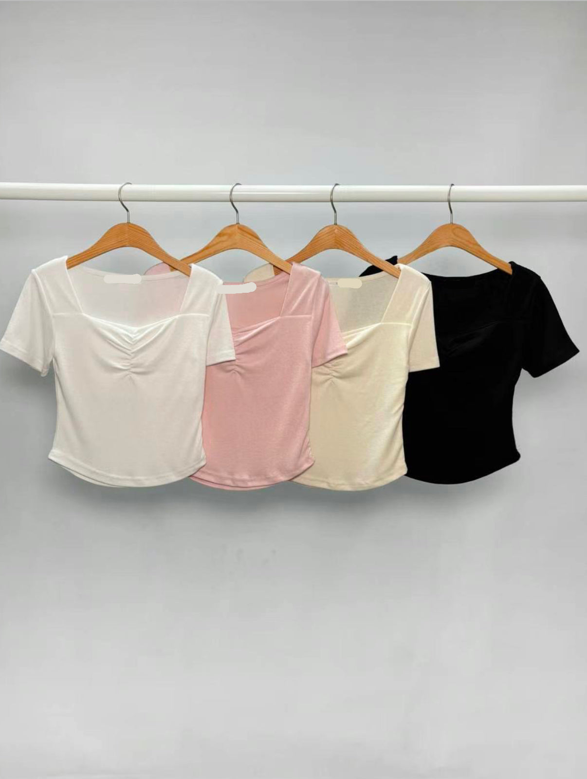 【 🥂 回歸:）小抓胸輕薄感 皺褶心型𝗣𝗮𝘁𝘁𝗲𝗿𝗻♡】𝗛𝗲𝗮𝗿𝘁 𝗦𝗾𝘂𝗮𝗿𝗲-𝗡𝗲𝗰𝗸 𝗖𝗿𝗼𝗽