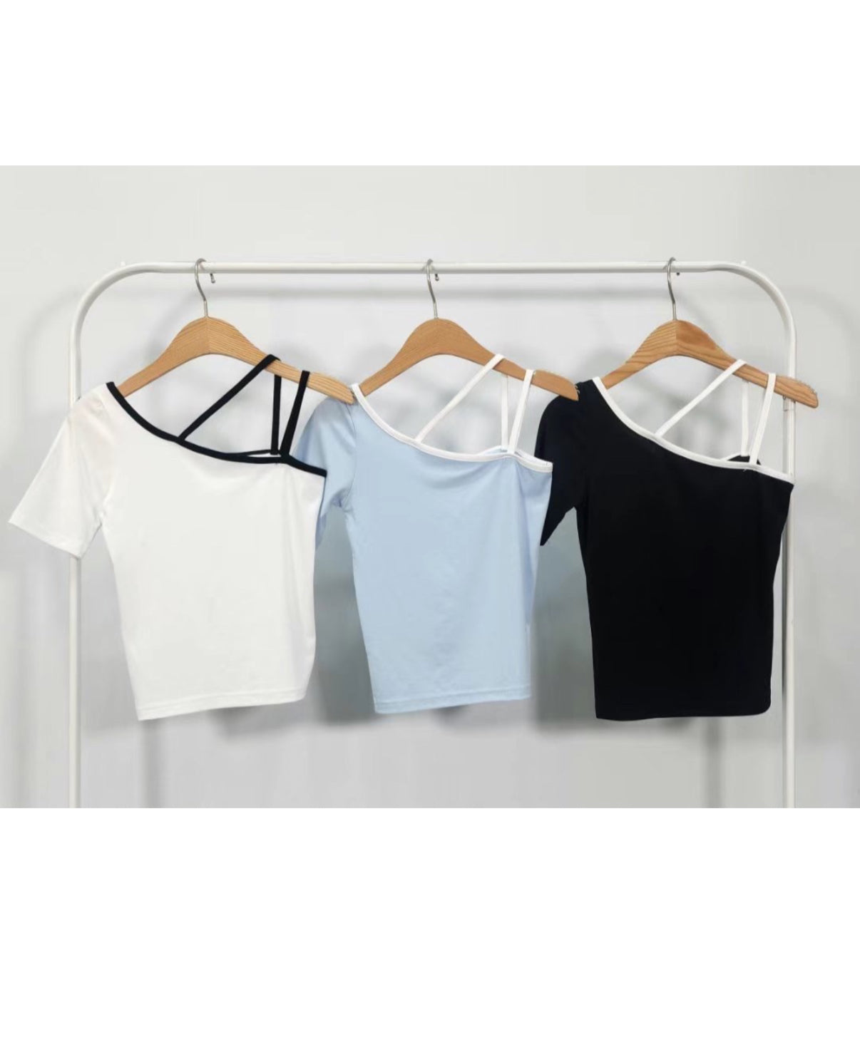 【⊱  ۫ ׅ ✧𝗛𝗞𝗱 𝟭𝟬𝟵 自動露肩ּ ֶָᡣ𐭩ᡣ𐭩】𝗣𝗹𝗮𝗶𝗻 𝗞𝗶𝘀𝘀 𝗧𝗼𝗽