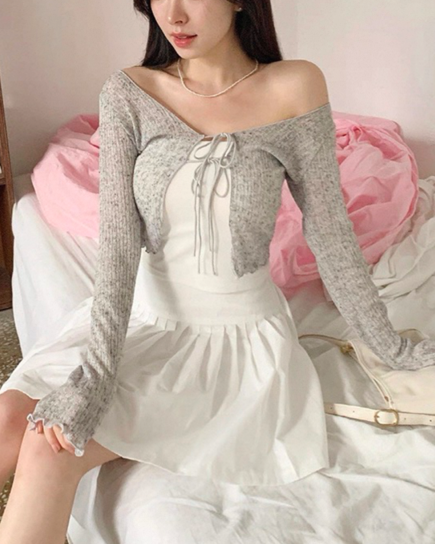 【≼‧₊˚♪ 𝄞₊˚⊹人氣第二版上架🧸長版輕盈 𝗥𝗜𝗕𝗕𝗢𝗡 𝗚𝗜𝗥𝗟🎀⋆】𝗣𝗿𝗲𝘁𝘁𝘆 𝗢𝗳𝗳-𝗦𝗵𝗼𝘂𝗹𝗱𝗲𝗿 𝗝𝗞(𝗩𝗲𝗿 𝟮.)