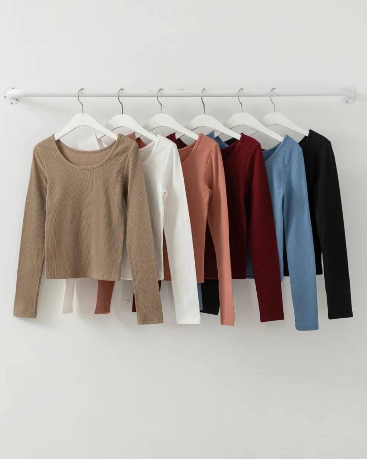 【𝗛𝗞𝗱 𝟵𝟵 ﻿區】𝗥𝗼𝘂𝗻𝗱 𝗚𝗶𝗿𝗹 𝗧𝗼𝗽