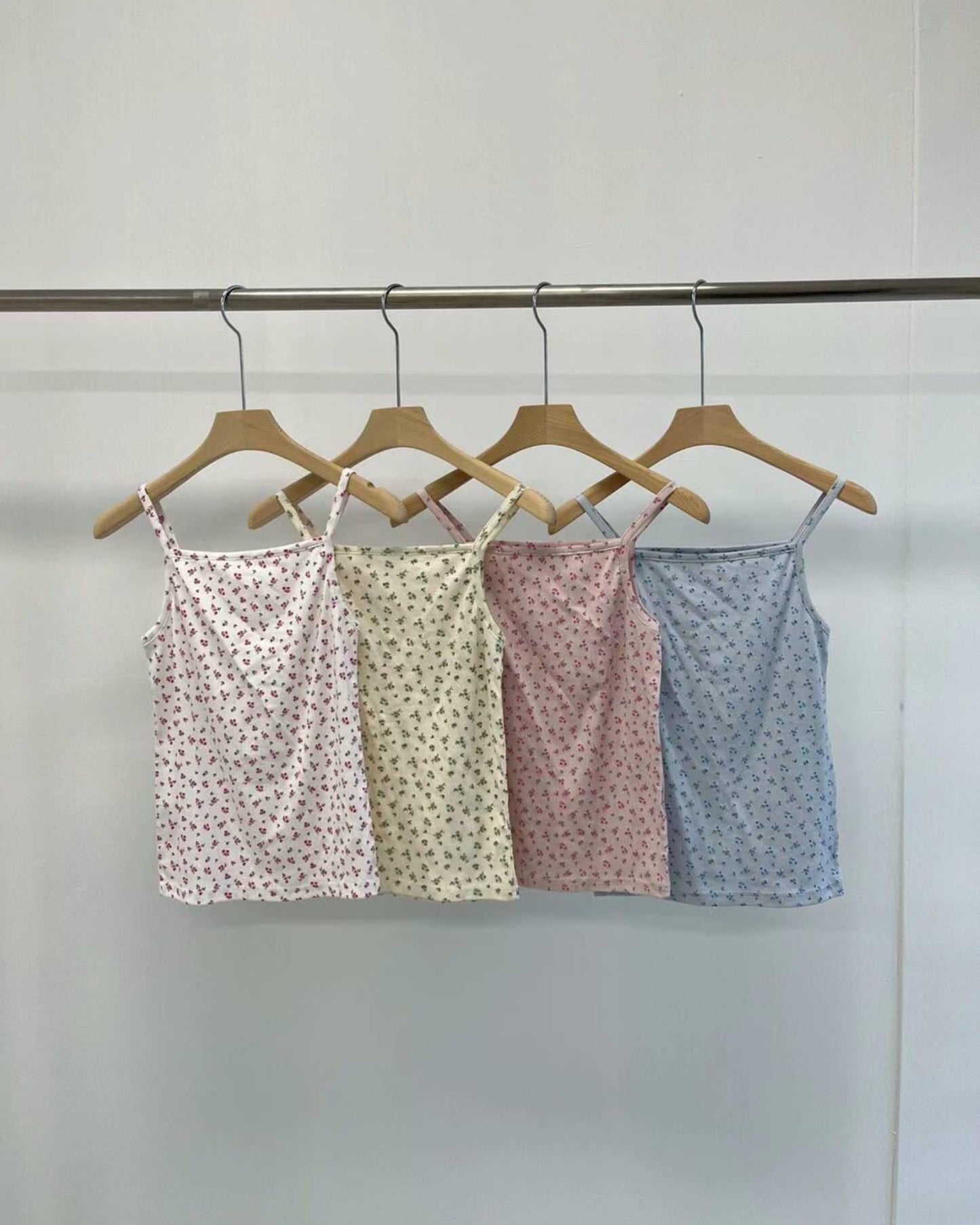 【小清新碎花紋.ᐟ.ᐟ | 𝗛𝗞𝗱 𝟭𝟬𝟵 ﻿區】小碎花背心