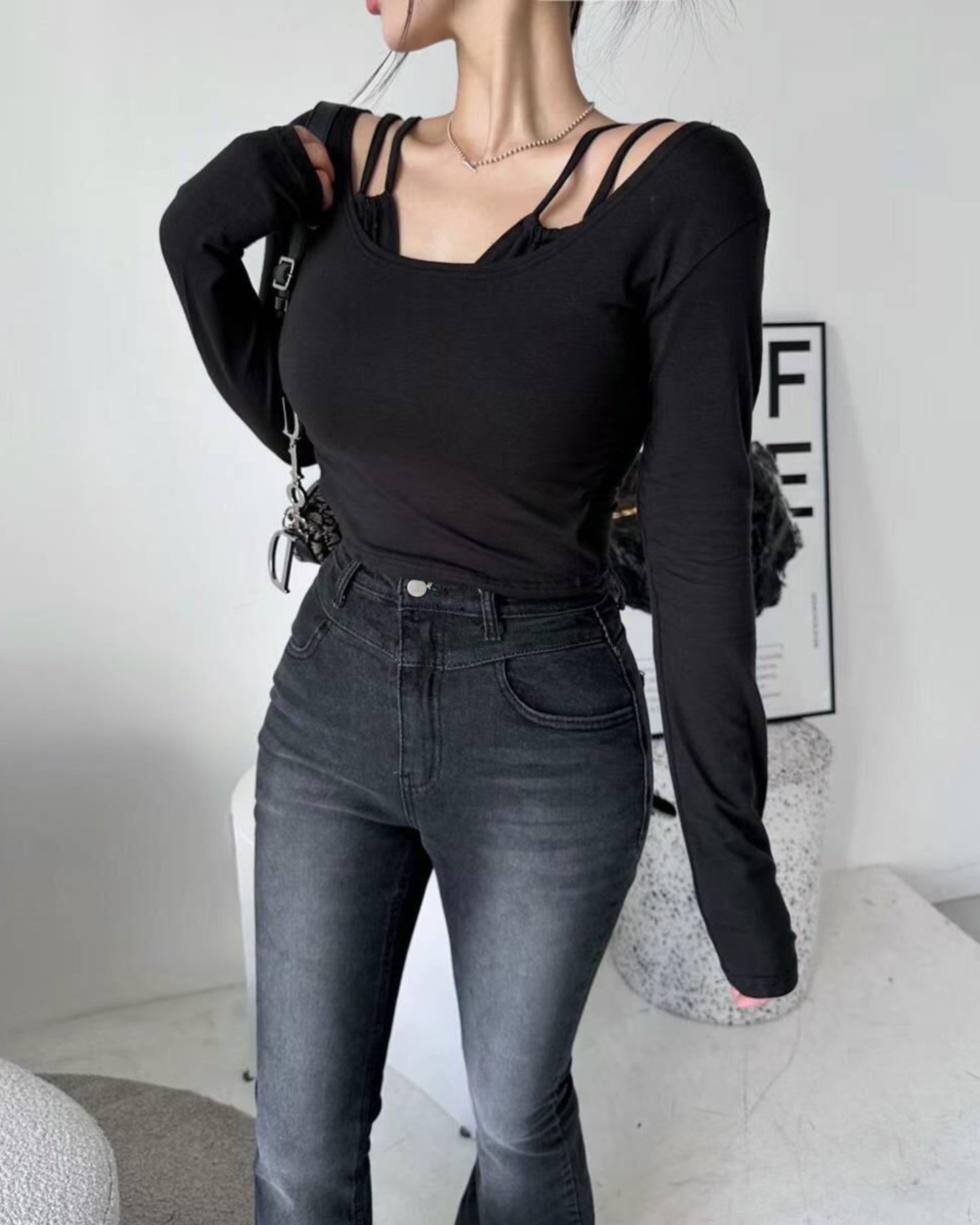 【特別小𝗩～雙吊帶～】𝗟𝗶𝘁𝘁𝗹𝗲 𝗩 𝗧𝗼𝗽