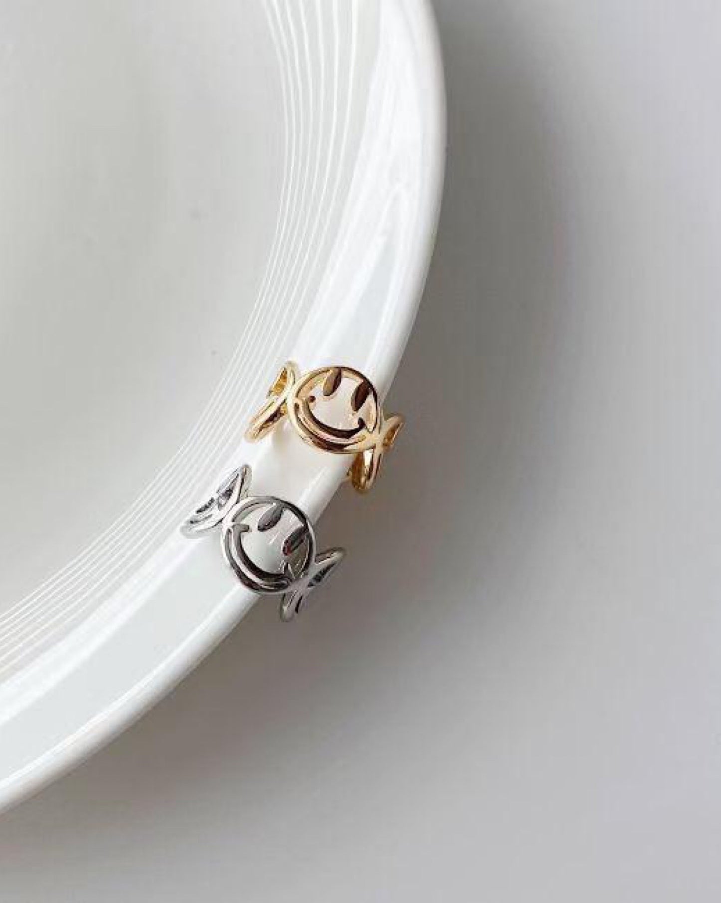 【𝗛𝗞𝗱 𝟵𝟵 ﻿區】𝗦𝗺𝗶𝗹𝗲 𝗘𝗮𝗿 𝗖𝘂𝗳𝗳