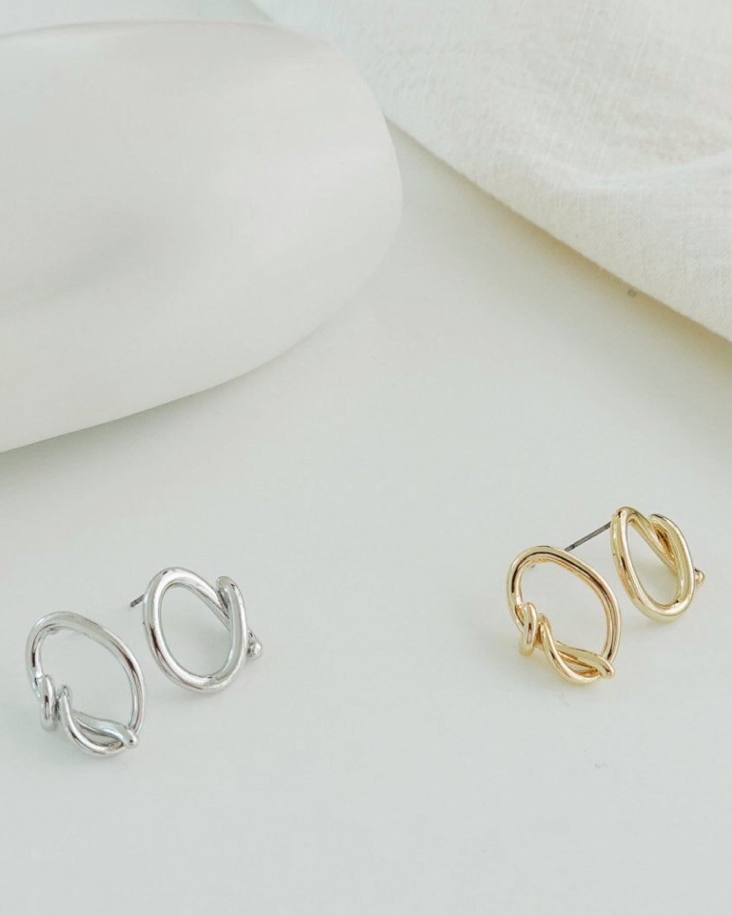 𝗖𝗿𝗼𝘀𝘀 𝗘𝗮𝗿𝗿𝗶𝗻𝗴𝘀♥